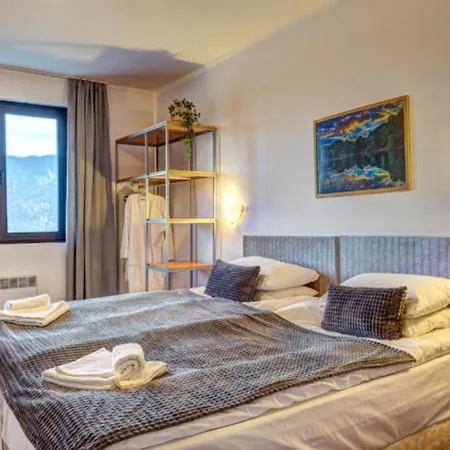 Silver Hills & With Free Parking スモーリャン