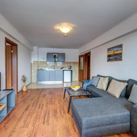 ホテル Silver Hills & With Free Parking 3*