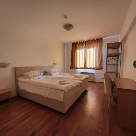 Hotel Silver Hills & With Free Parking 3*