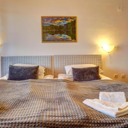 酒店 Silver Hills & With Free Parking 3*