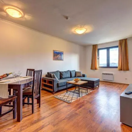 Silver Hills & With Free Parking ホテル