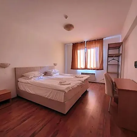 Hotel Silver Hills & With Free Parking 3*